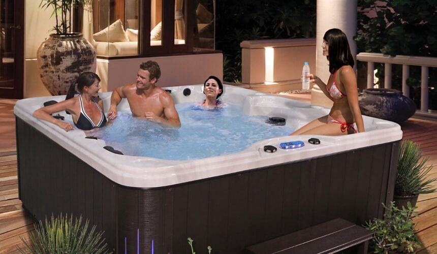 Poolside Manners, Companions and Hot Tub Etiquette